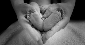 Indennità di maternità obbligatoria INPS: calcolo, quanto spetta e chi paga
