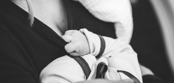 Permessi per allattamento: cosa sono, retribuzione e domanda online